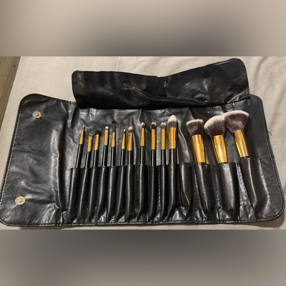 Refand— make up brushes
